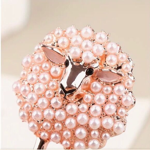 💞 NEW sparkling sheep brooch with lovely pearl embellishments 💞 - Picture 5 of 9